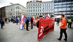 Prvomájové demonstrace v Brn. Asi dv stovky píznivc krajní pravice se sely...