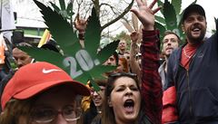 V Praze pochodují tisíce lidí za legalizaci pěstování i užívání marihuany