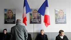 Podporovatelé Marine Le Pen ekají na vyhláení výsledk prezidentských voleb.