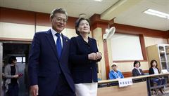 Jižní Korea má nového prezidenta. Volby vyhrál liberál Mun Če-in