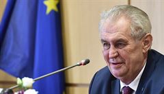 Zeman pozval Sobotku, Babie a Blobrdka do Liberce, premir u byl v letadle