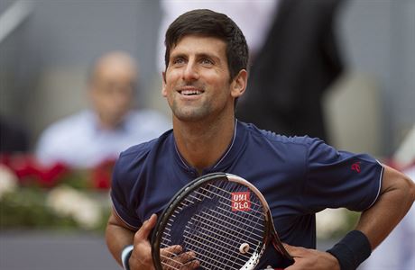 Novak Djokovi slaví postup na turnaji v Madridu.