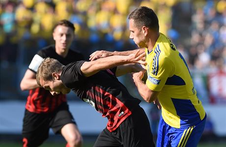 Finle eskho fotbalovho pohru - MOL Cupu: SFC Opava - FC Fastav Zln. Zleva...