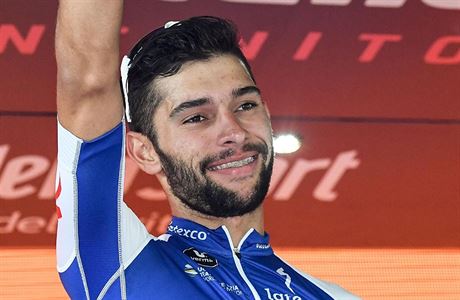 Kolumbijec Fernando Gaviria slaví vítzství ve 12. etap Giro dItalia.