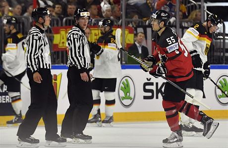 MS v hokeji 2017, Kanada vs. Nmecko: Mark Scheifele jede oslavovat svj gl.