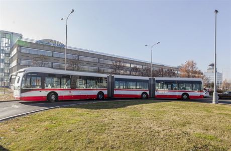 Dopravn podnik v Praze testoval tlnkov autobus znaky Van Hool nkolik...