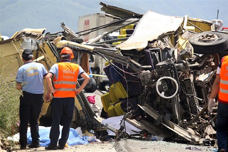 Nehoda autobusu u letoviska Marmaris. Vozidlo se zítilo ze skály.