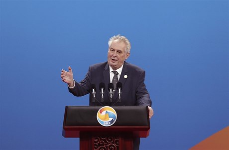 Milo Zeman na konferenci v Pekingu.