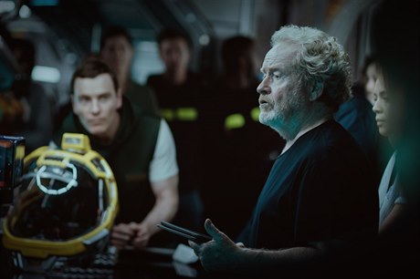 Režisér Ridley Scott při natáčení filmu Vetřelec: Covenant.