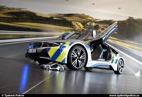 Policejní vz BMW i8.