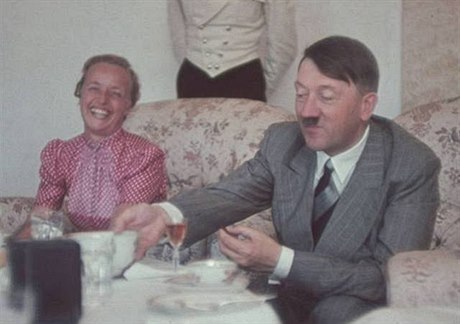 Adolf Hitler svými zvyky často šokoval okolí i při stolování.