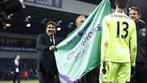 Fotbalisté Chelsea slaví mistrovský titul.