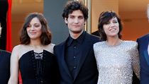 Hvzdy v Cannes (zleva): Marion Cotillardov, Louis Garrel a Charlotte...