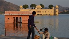 Lake Palace - Jaipur. Rádastán je jedním z nejzajímavjích a kulturn...