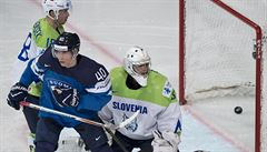 MS v hokeji 2017, Finsko vs. Slovinsko: Gaper Kroelj inkasuje první gól.