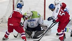 MS v hokeji 2017, esko vs. Slovinsko: Roman Horák (vpravo) stílí gól.