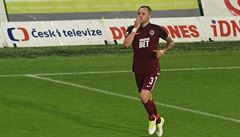 MFK Karviná - Sparta Praha. Michal Kadlec se raduje z gólu.