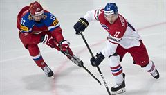 MS v hokeji 2017, esko vs. Rusko: zleva Jevgenij Kuzncov z Ruska a Vladimír...