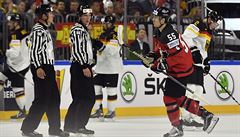 MS v hokeji 2017, Kanada vs. Nmecko: Mark Scheifele jede oslavovat svj gól.