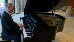 Putin si zkrtil ekn na jednn s nskm prezidentem hrou na piano