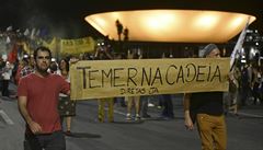 Temer do vzení Brazilci protestují proti korupnímu skandálu prezidenta.