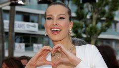 Hvzdy v Cannes: eská modelka Petra Nmcová na sebe strhla pozornost na...