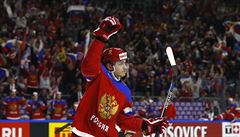 Ruský hokejista Bogdan Kiselevi se raduje ze své branky do dánské sít.