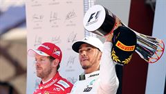 Hamilton po velké bitvě triumfoval ve Spa před Vettelem a snížil jeho náskok na 7 bodů