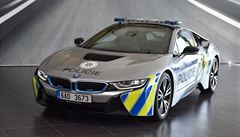 Policejn BMW v dob nehody dil policista, vyetila inspekce