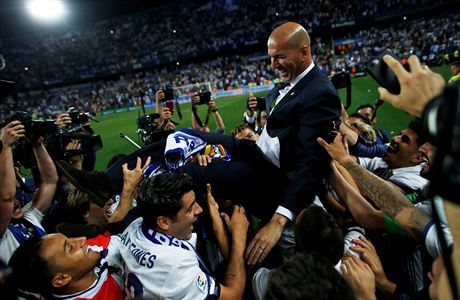 Zinedine Zidane slaví.