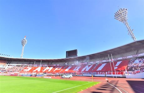 30. kolo první fotbalové ligy - Slavia vs. Brno: choreo domácích fanoušků.