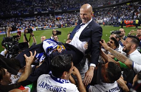 Kou Realu Zinedine Zidane si uv mistrovsk oslavy.