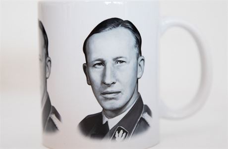 Hrnek s Reinhardem Heydrichem z knihkupectv Nae vojsko