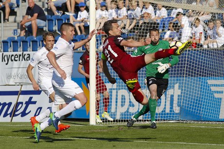 30. kolo první fotbalové ligy - Slovácko vs. Sparta: hostující kapitán David...