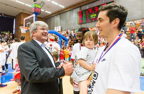 Miroslav Jansta (vlevo) a Jií Welsch slaví mistrovství titul