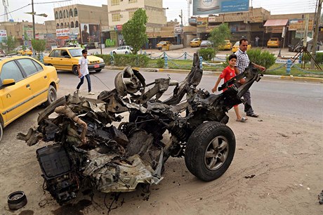 Pi bombových útocích v Iráku zahynulo nejmén 35 lidí