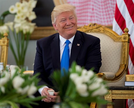 Trump je v Saúdské Arábii, chce vyzvat k boji proti radikálm