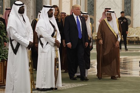 Trump je v Saúdské Arábii, chce vyzvat k boji proti radikálům
