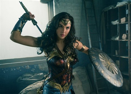 Hereka Gal Gadotová jako Wonder Woman. 