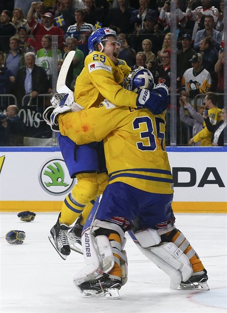 Nylander a Lundqvist v euforii.