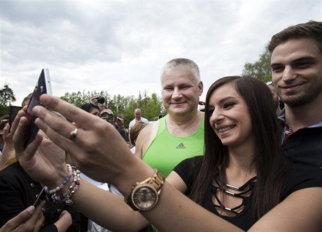 Lidé si s Kajínkem fotili i selfie.