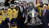 Zstupce NHL Bill Daly a vtzov Zpadn konference Nashville Predators.