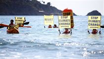 Demonstrace pi summitu G7 v Giardini Naxos - Greenpeace aktivist se zasazuj...