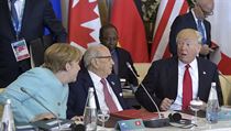 Donald Trump v diskuzi s Angelou Merkelovou a tuniskm prezidentem