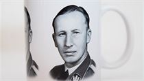 Hrníček s Reinhardem Heydrichem z knihkupectví Naše vojsko