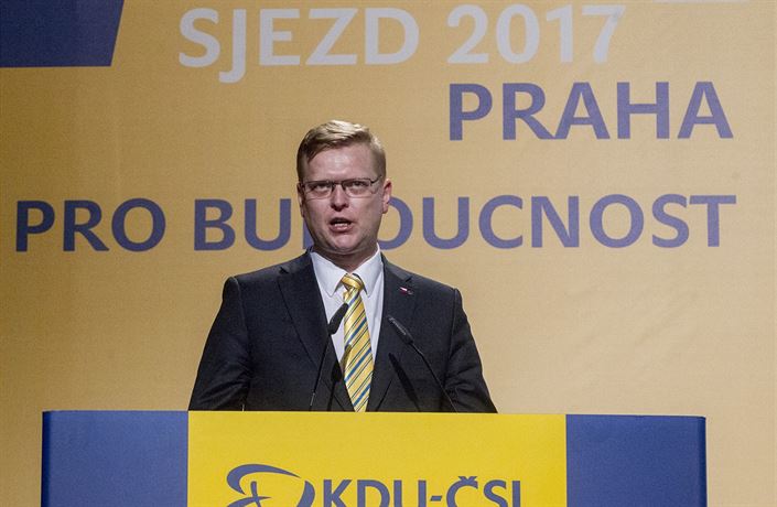 Bělobrádek byl opět zvolen předsedou KDU-ČSL. Drtivě porazil Čunka | Domov  | Lidovky.cz