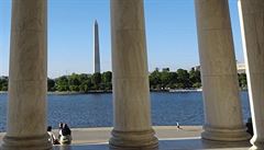 Washingtonv Monument  pohled od portiku Jeffersonova památníku