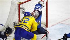 MS v hokeji 2017, semifinále védsko vs. Finsko: Landeskog ped Säterim.