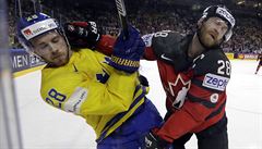 MS v hokeji 2017, finále Kanada vs. védsko: Elias Lindholm a Claude Giroux.