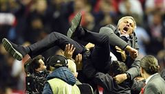 Finále Evropské ligy 2017 - Manchester United vs. Ajax: Jose Mourinho dostává...